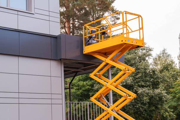 6 Vantagens da Plataforma Elevatória Articulada para Seu Negócio