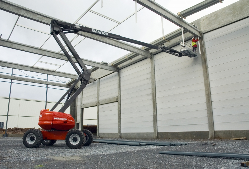 Plataformas Articuladas em Santana de Parnaíba em Taubaté - Fabricantes de Plataformas Aéreas